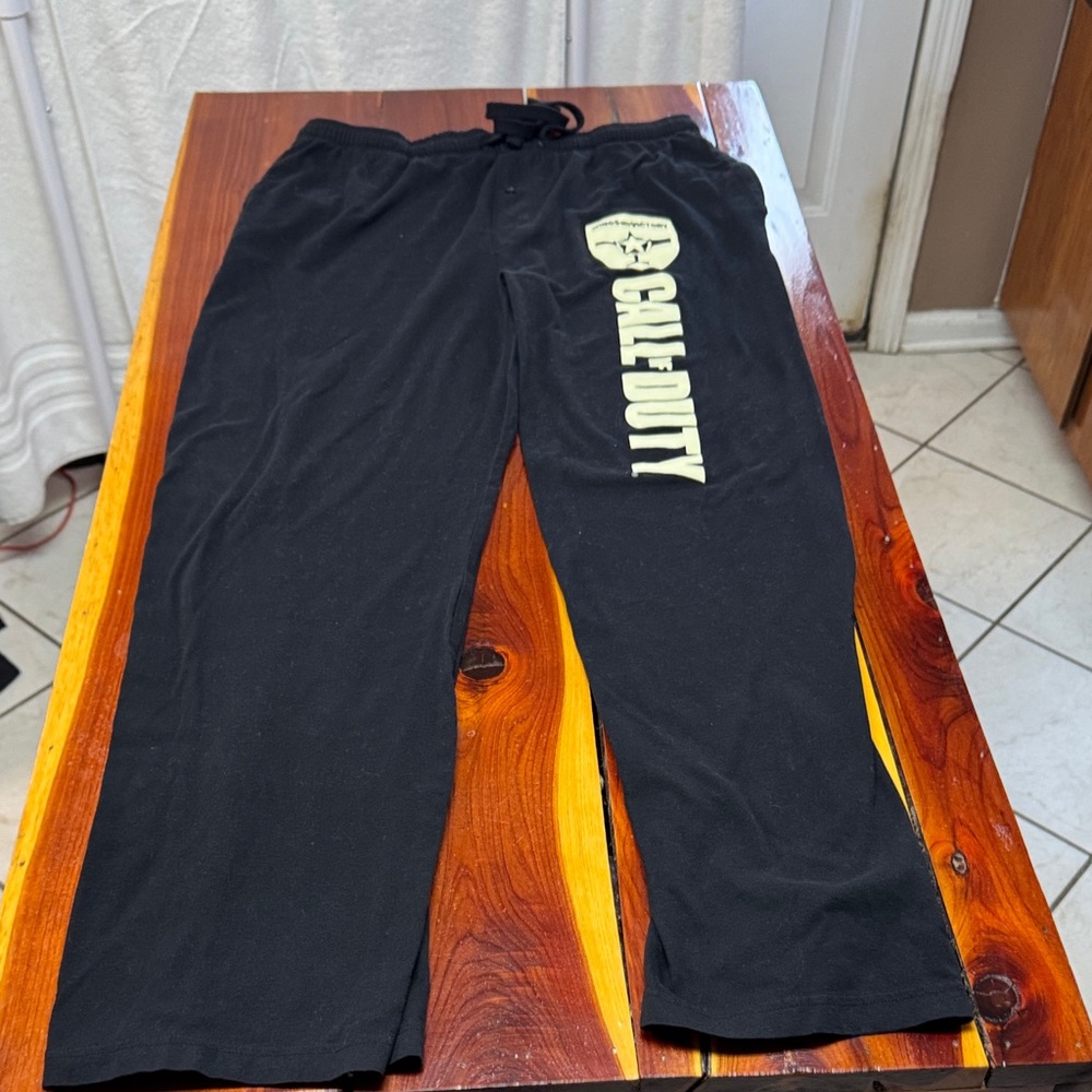 Call of Duty Black Men’s Sweatpants H12